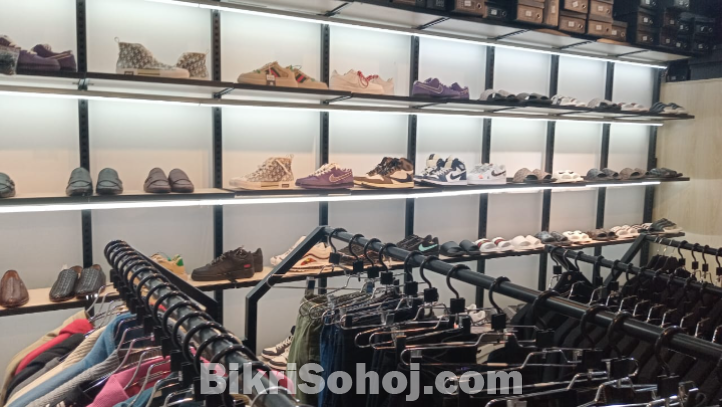 শোরুম সেল করা হবে প্রোডাক্টসহ ফুল ডেকোরেশন ,ধানমন্ডি-27